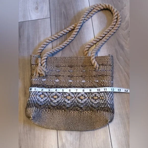 Vintage. Never used or worn. Handwoven Tan and Brown 👜 shoulder purse - Picture 1 of 2